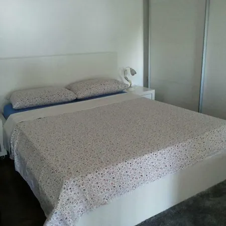 Ines, Cozy, Stunning View, Parking, Pet Friendly Apartment