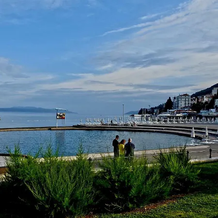 Ines, Cozy, Stunning View, Parking, Pet Friendly * Opatija